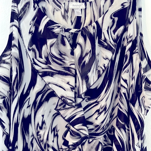 #337 B&W Ruffled Cami - Picture 2 of 2